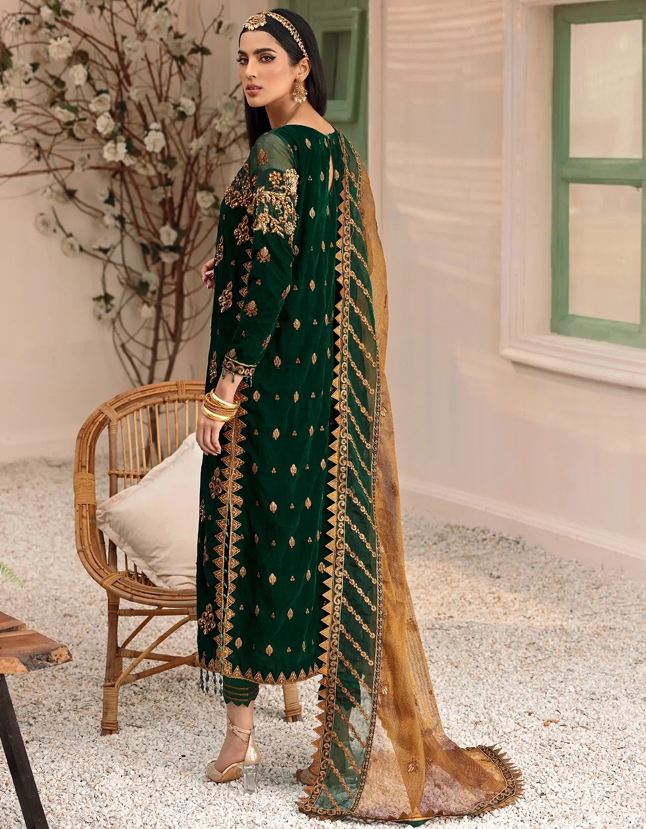 Emaan Adeel Makhmal Unstitched Luxury Velvet 3Pc Embroidered Suit MK-305 Green